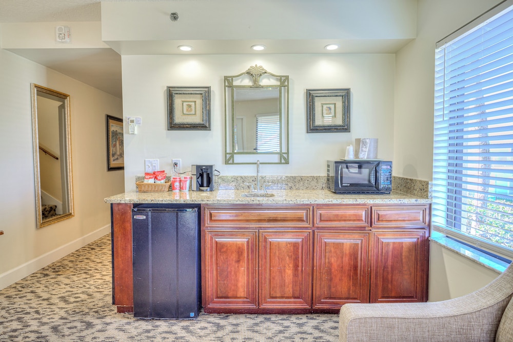 La Fiesta Ocean Inn And Suites 5/50