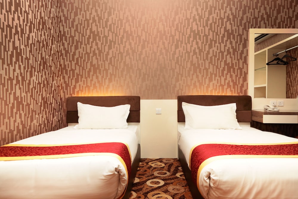 Golden Valley Hotel 7/46
