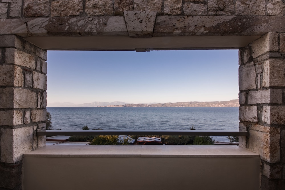 Enalio Suites 42/42