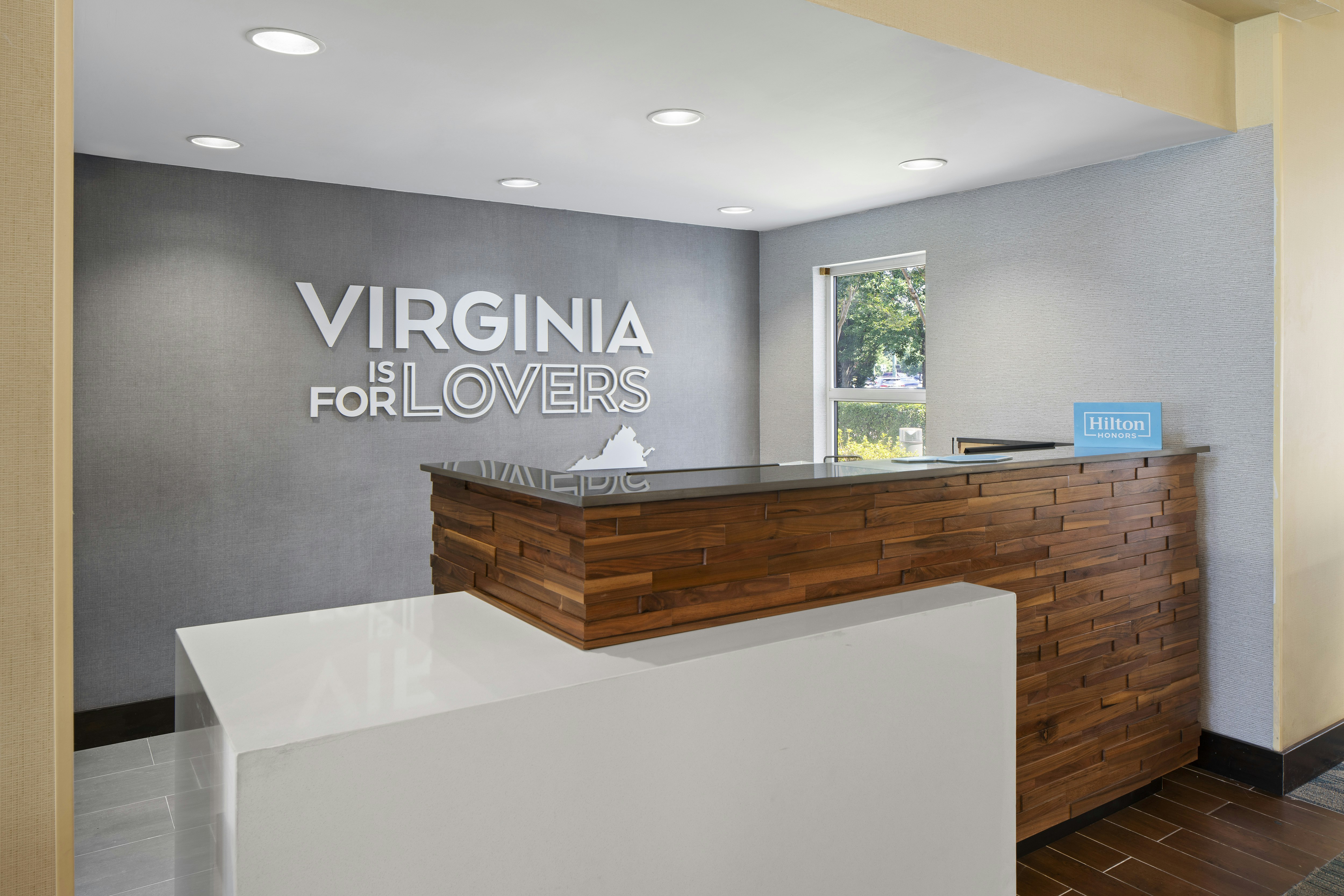 Hampton Inn & Suites Newport News (Oyster Point) 3/36