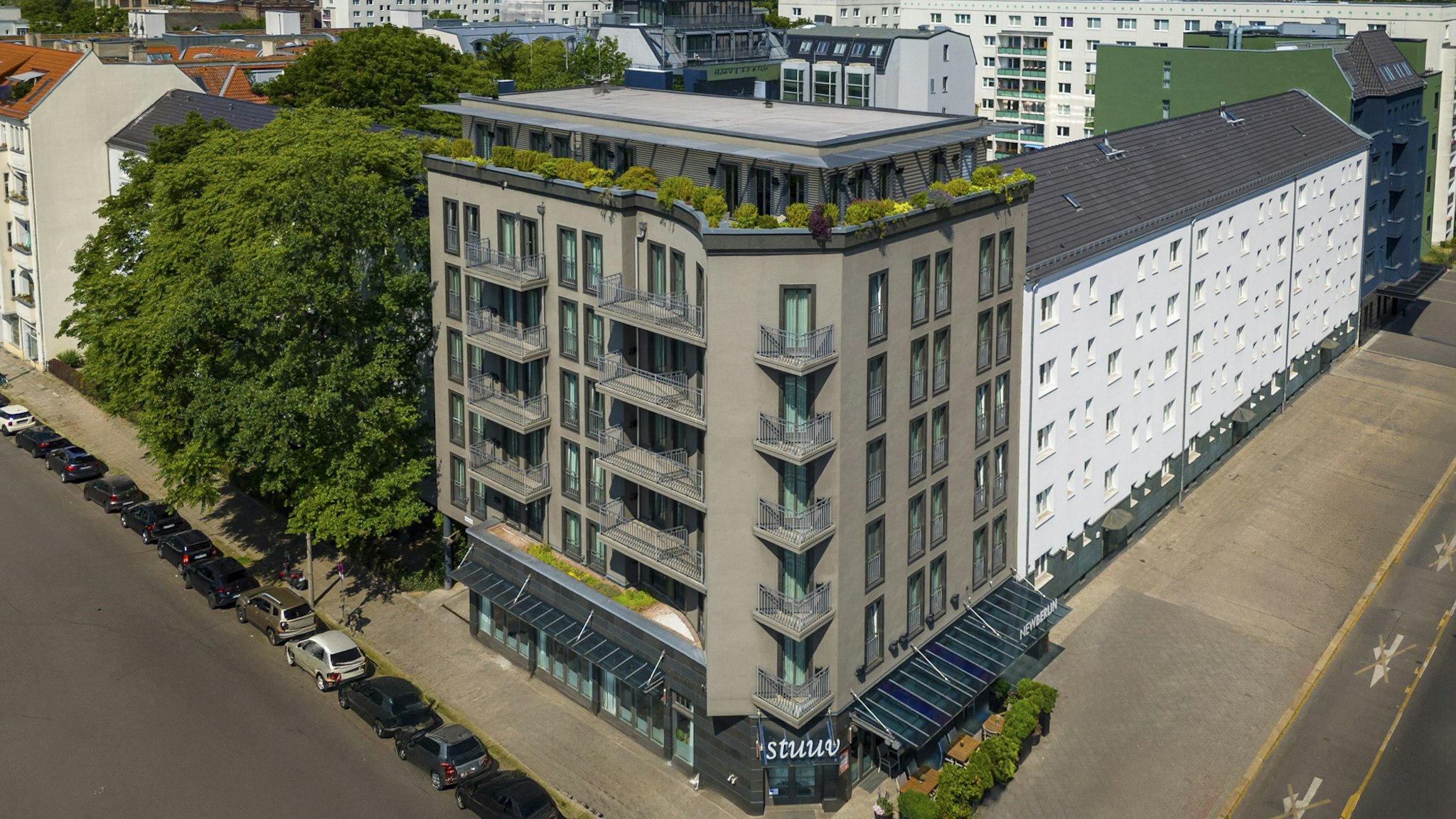 NEW BERLIN HOTEL 1/22