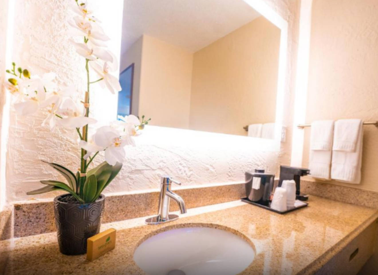 غرفة عائلية بسرير كينج، Mai Hana Hotel and Suites International Drive 2/2