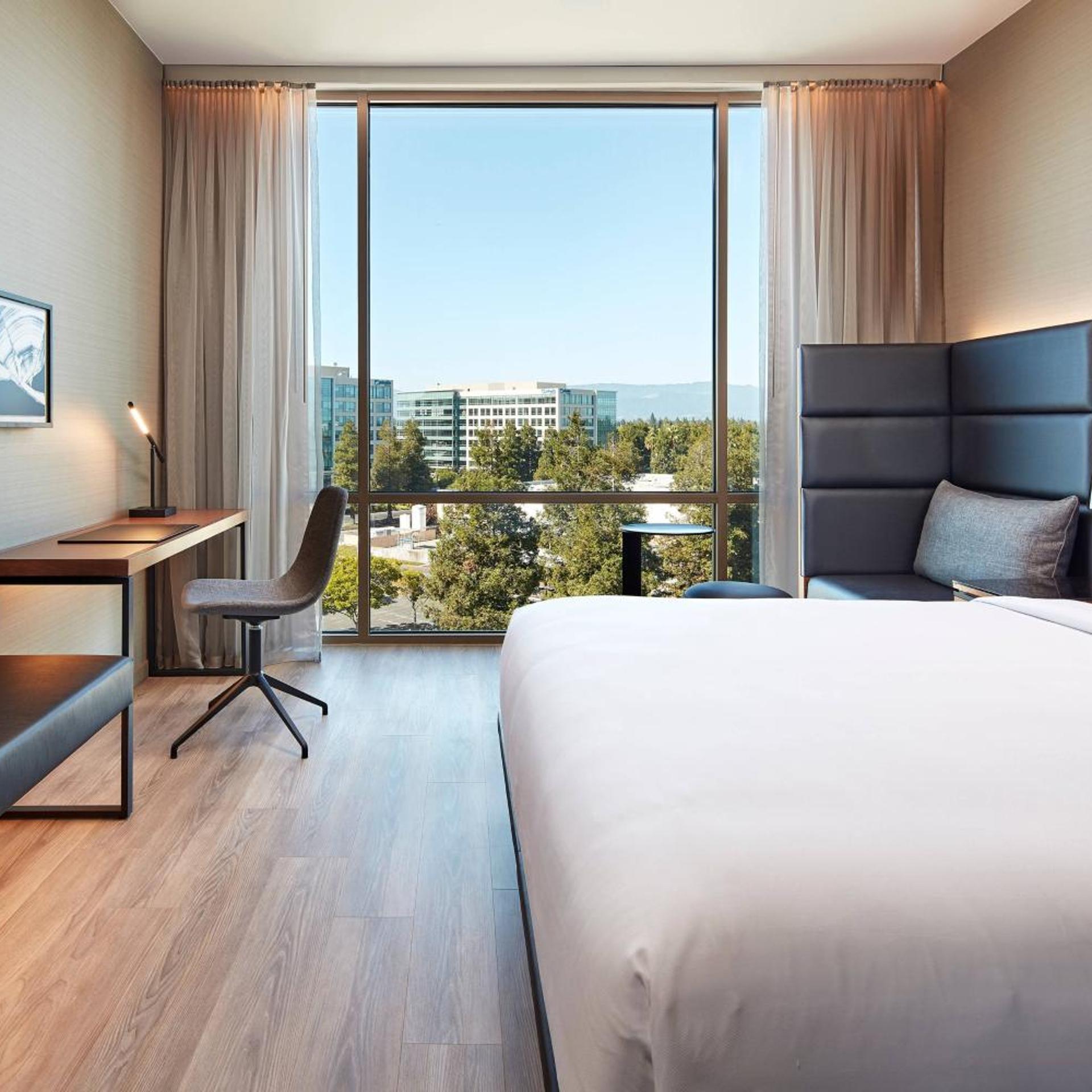 غرفة بسرير كينج بإطلالة على الجبل لذوي الإعاقة، Ac Hotel By Marriott San Jose Santa Clara 2/4