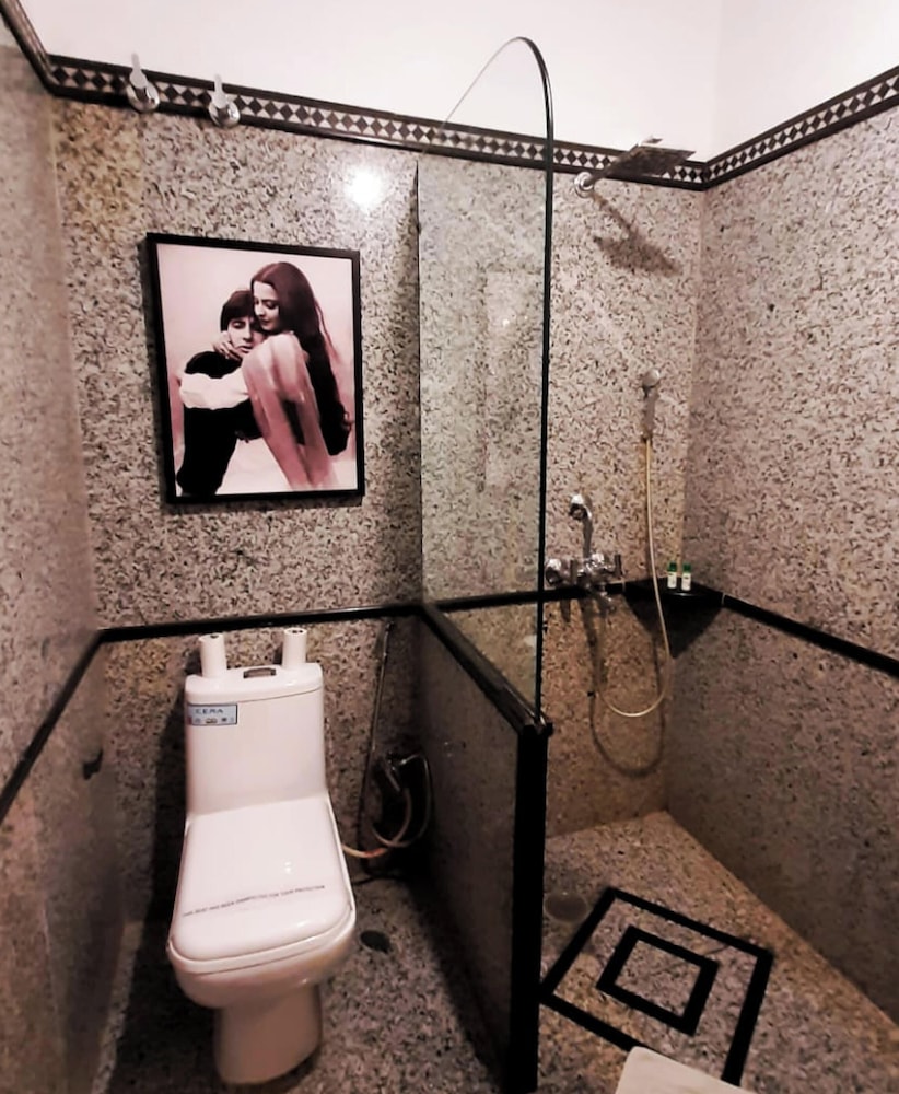 Hotel Pleasant Haveli 48/50