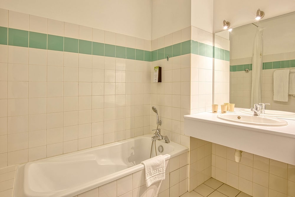 Les Hameaux De Lozere, Sure Hotel Collection by Best Western 24/60