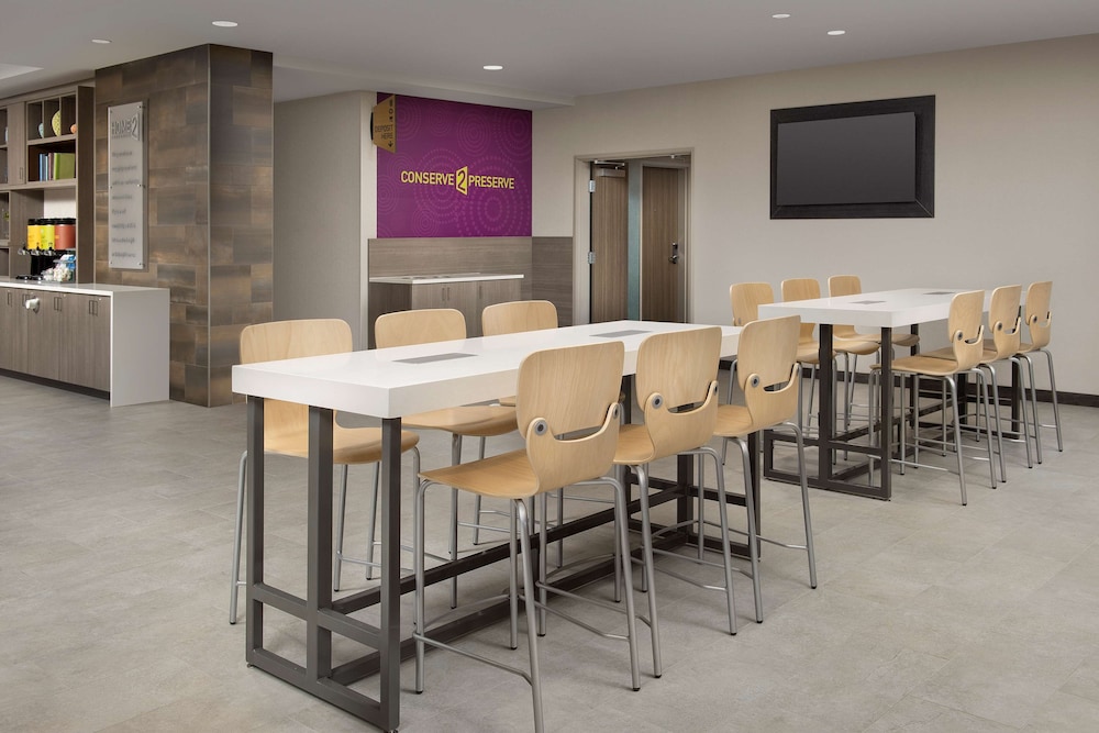 Home2 Suites by Hilton Fort Myers Airport 36/42