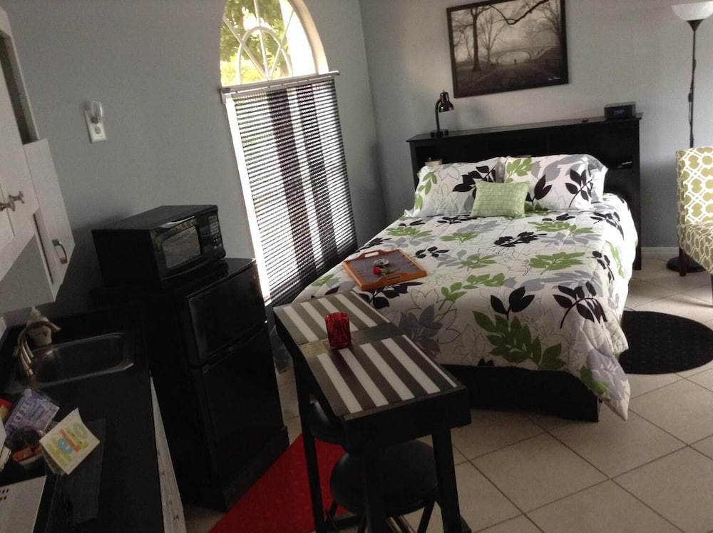 Paradise Cove at Lemon Bay 25/71