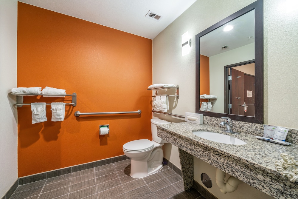 SUITE, KING BED, SOFA, ACCESSIBLE