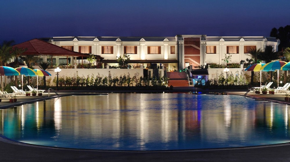 CHARIOT BEACH RESORT 4/50