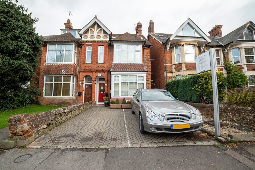 OYO Lonsdale Guest House 40/50