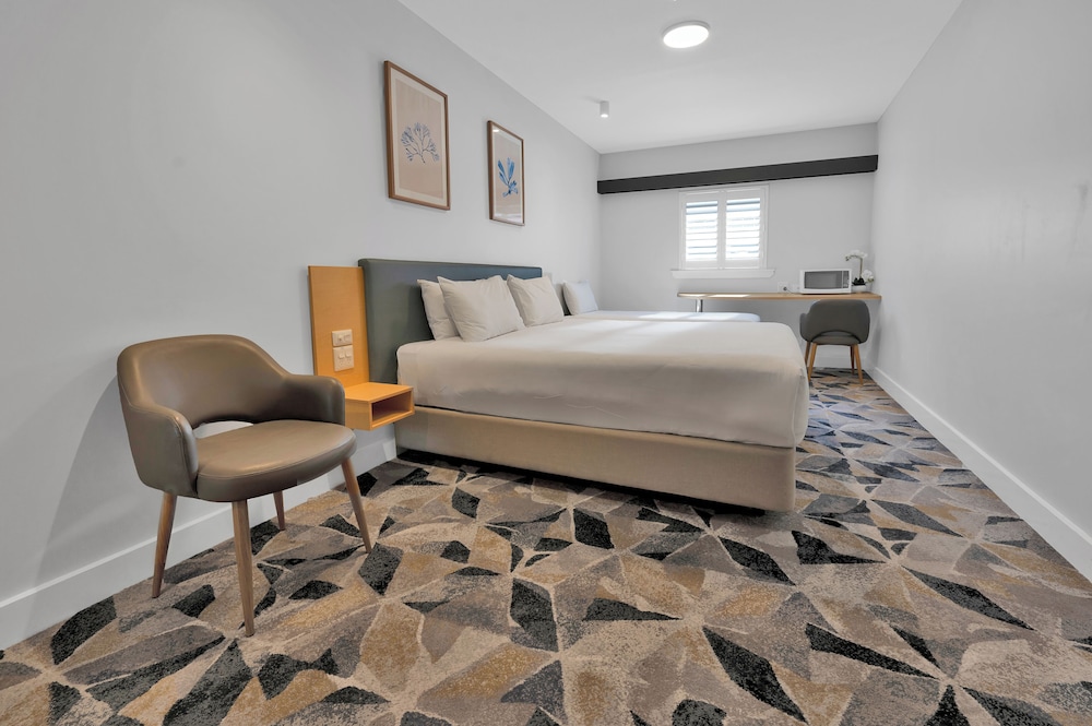 ROOM, SINGLE, KING BED