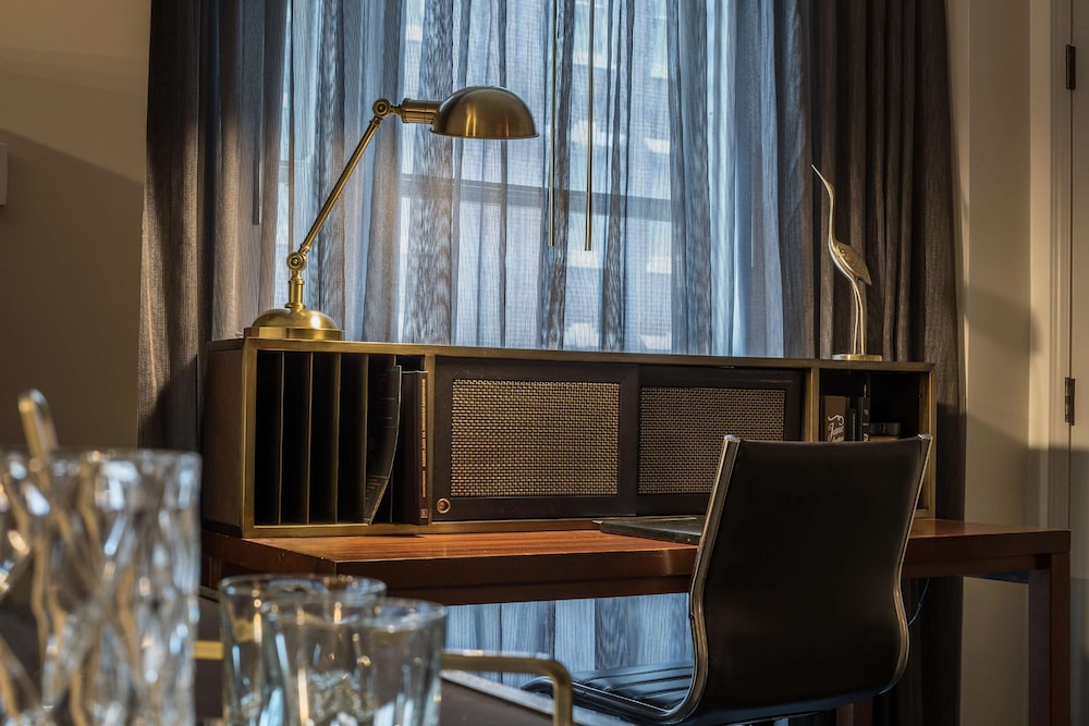 Hotel Phillips Kansas City Curio Collection by Hilton 9/50