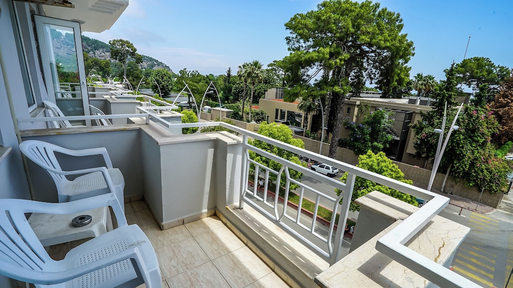 Nex Royal Beach Hotel 3/41