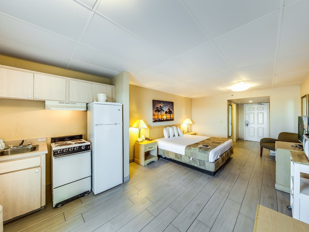 Beachside Hotel 41/60