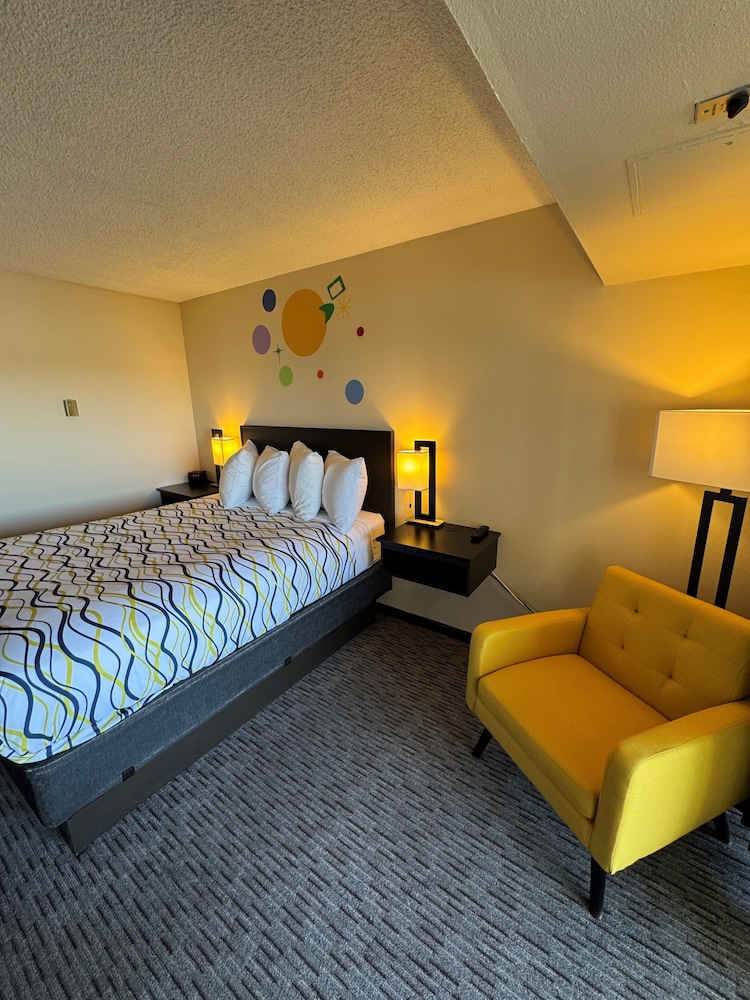Satellite Hotel 27/50