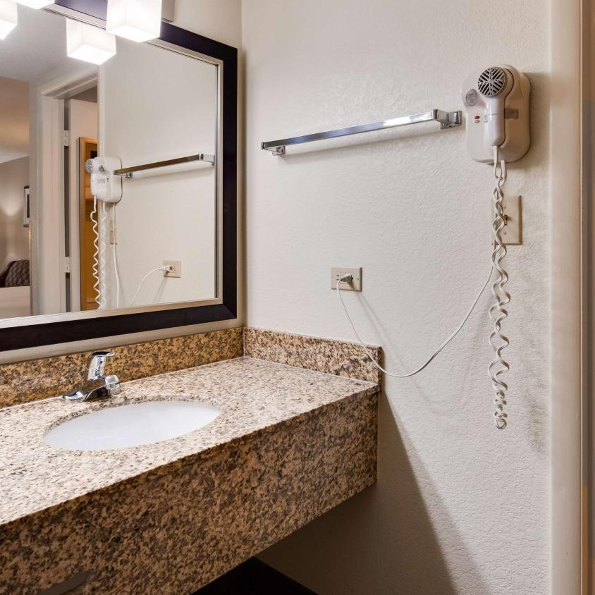 غرفة بسرير كينج يُسمح فيها بالحيوانات الأليفة، Best Western Of Murphy 8/8