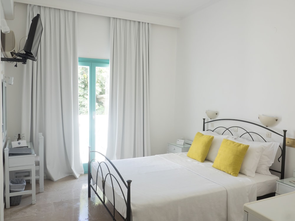 Amaryllis Beach Hotel 9/50