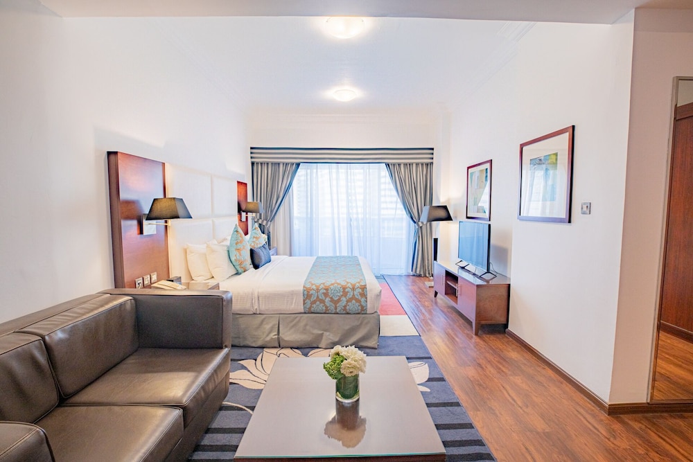 Golden Sands Hotel and Residences 56/71