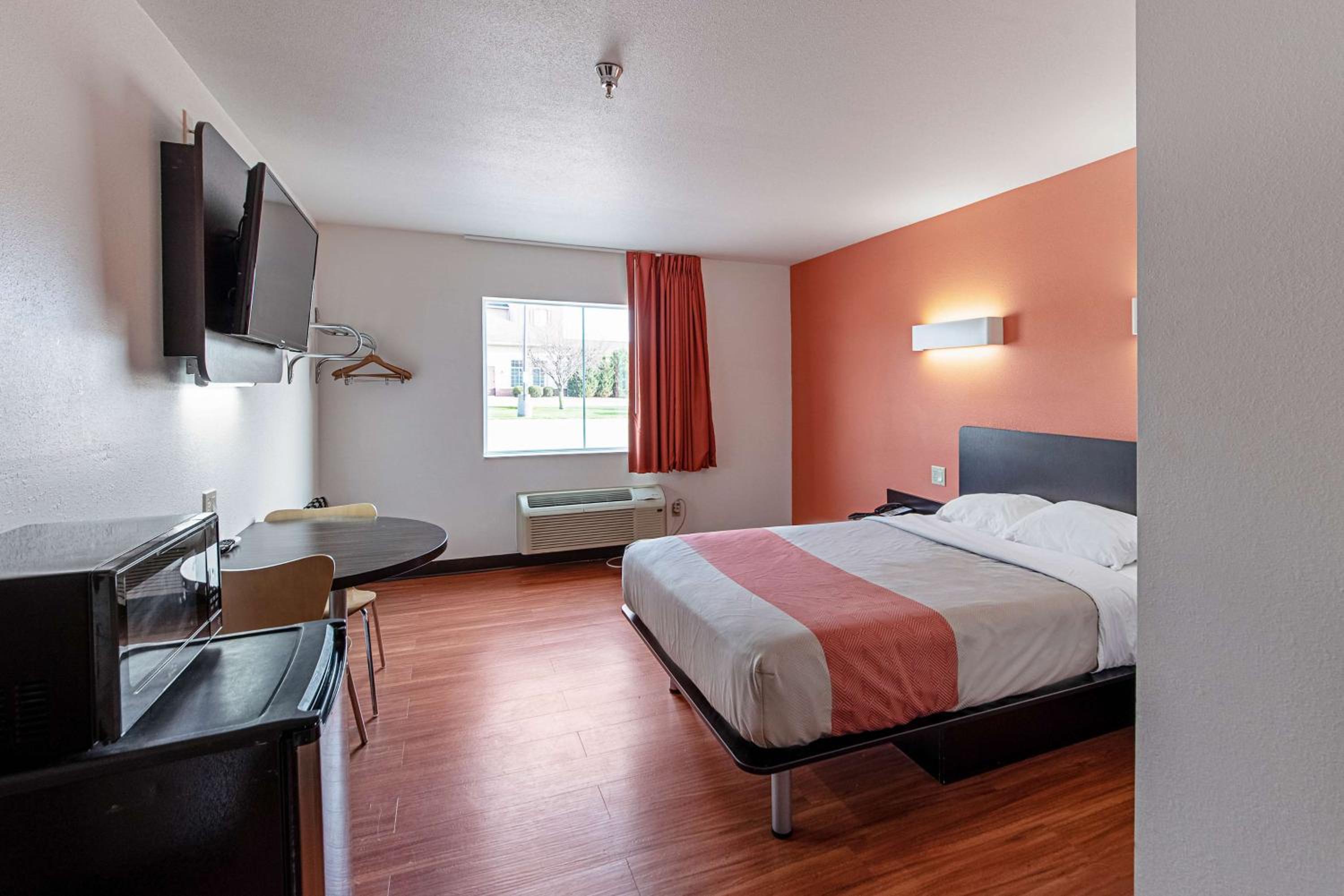 Room, Double Bed, Accessible, Motel6 Lebanon, IN 5/10