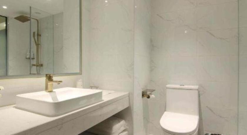 7 days premium hotel(Chongqing T3 terminal store) 49/55