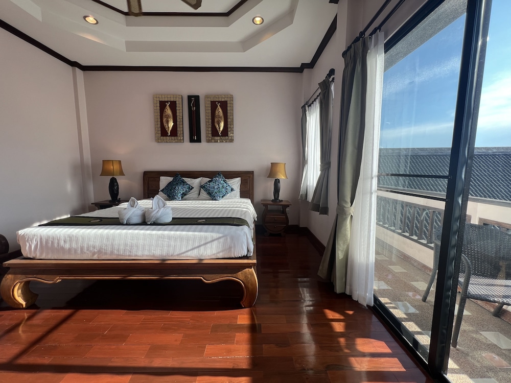 SUPER, DELUXE, DOUBLE BED, BALCONY