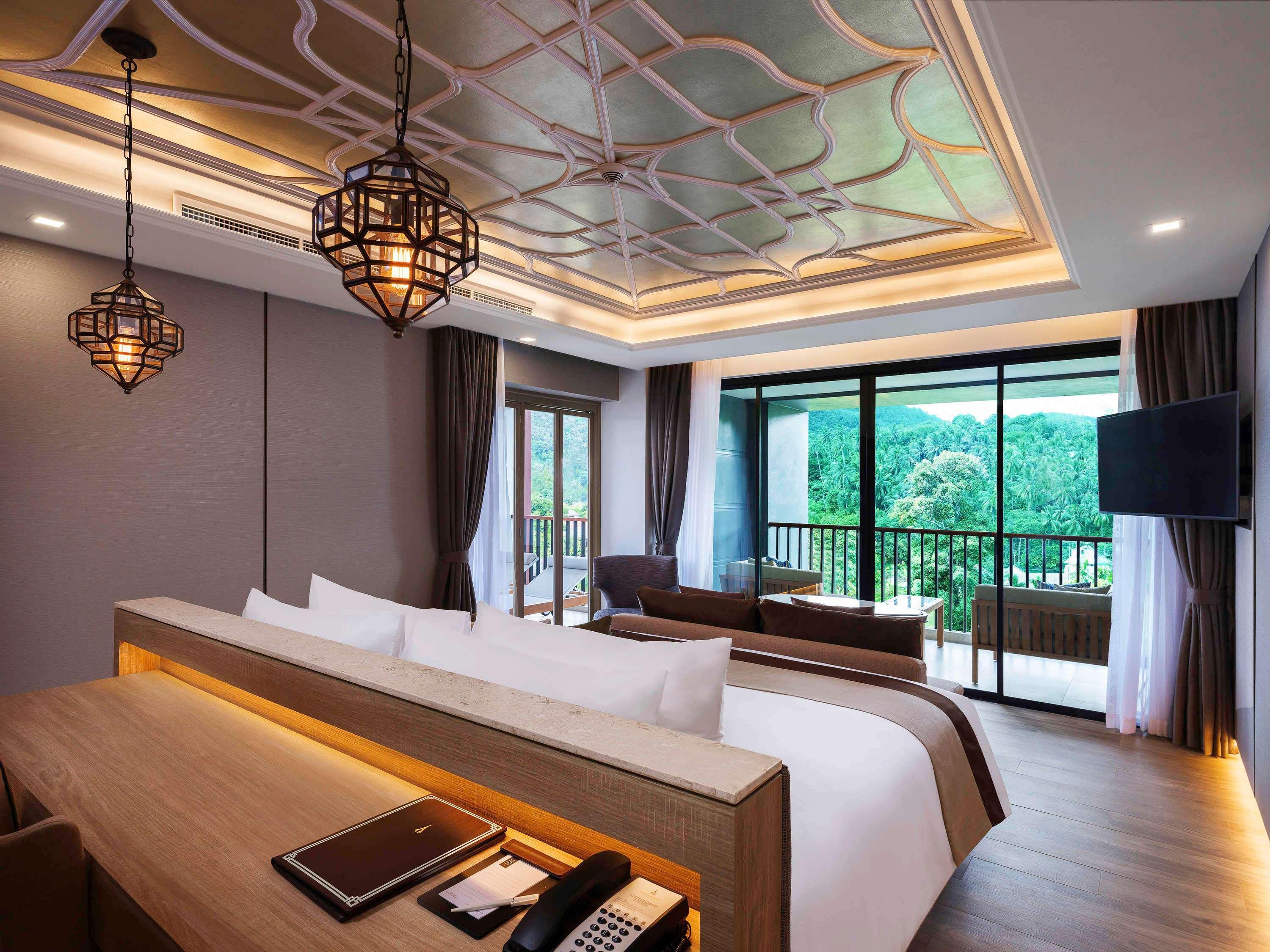 Deluxe, Suite, King Bed, Mountain View