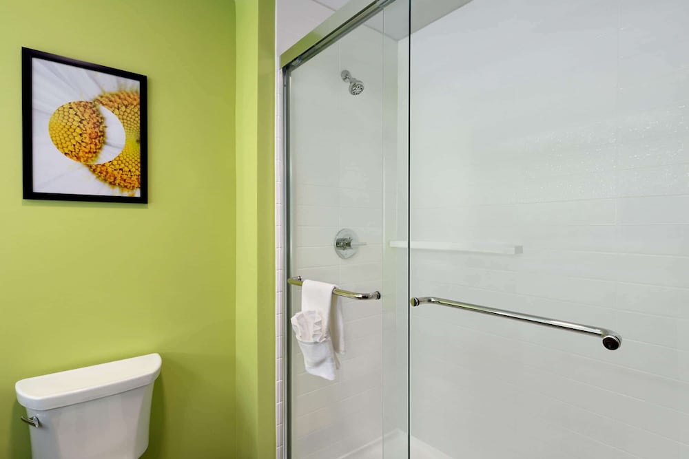 La Quinta Inn and Suites by Wyndham Braselton 59/60