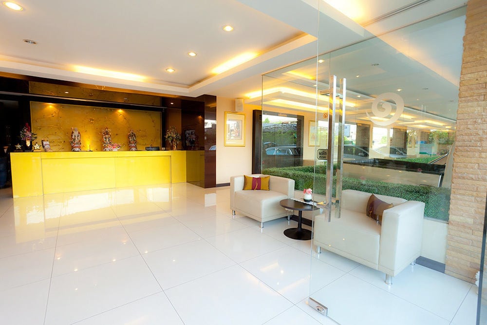The Residence Airport Spa 6/19