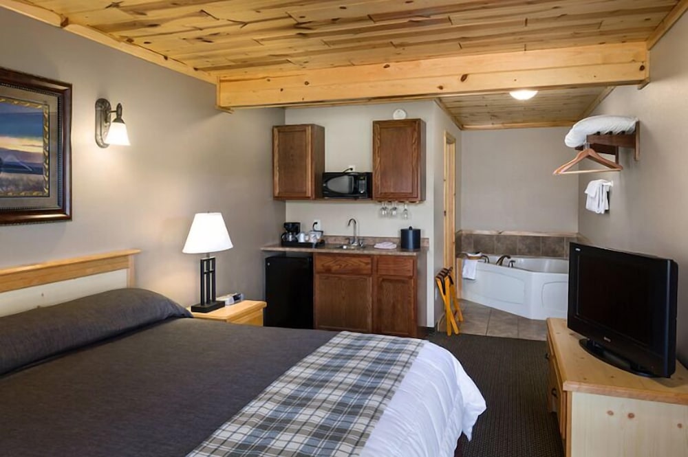 Suite, King Bed, Hot Tub