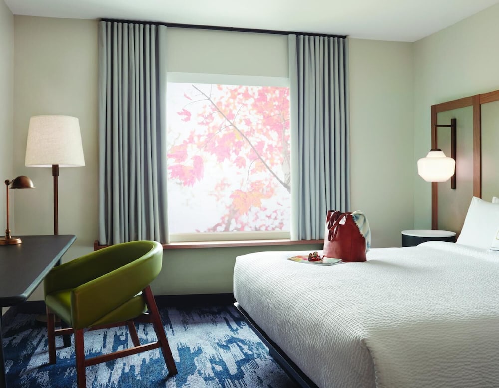 Fairfield Inn & Suites By Marriott Helen 10/28