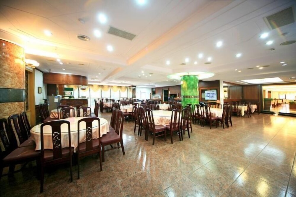 Ming Lu Holiday Hotel 40/50