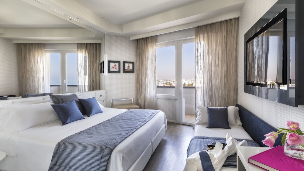 SUPERIOR, DOUBLE OR TWIN BED