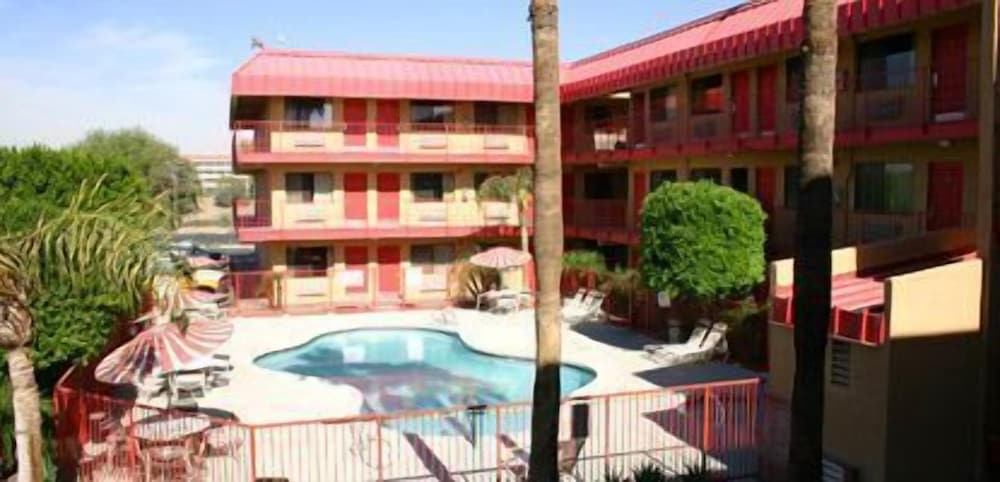 Travelers Inn 4/48