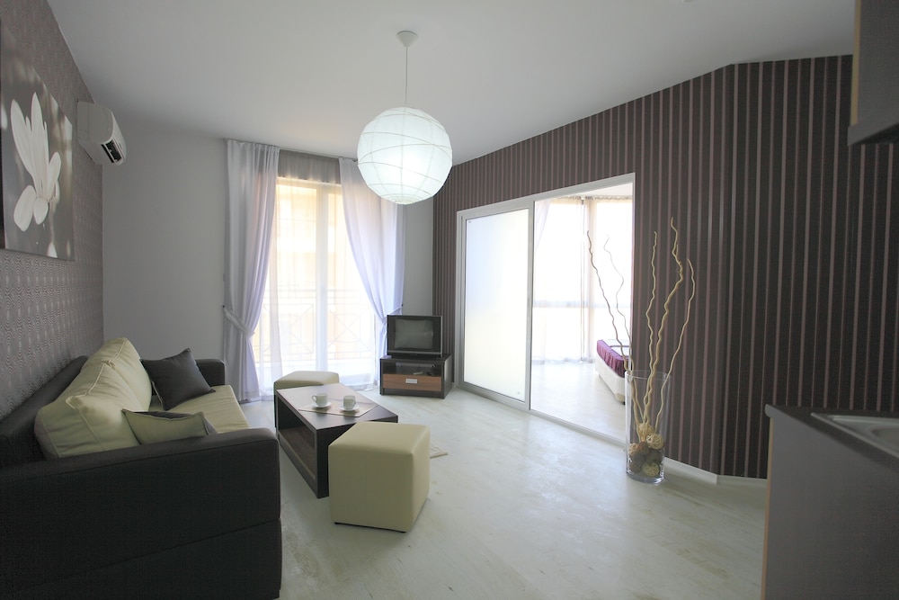 Rainbow 3 Holiday Complex 40/68