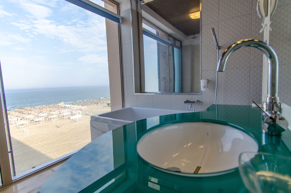 Phoenicia Luxury 55/55