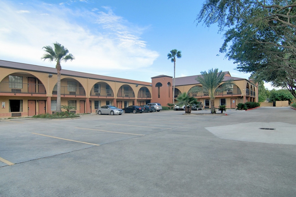 Super 8 by Wyndham Houston/Webster/NASA 3/30