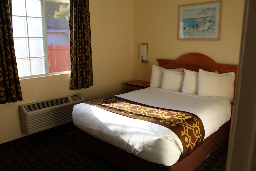 Riverside Inn & Suites Santa Cruz 12/56