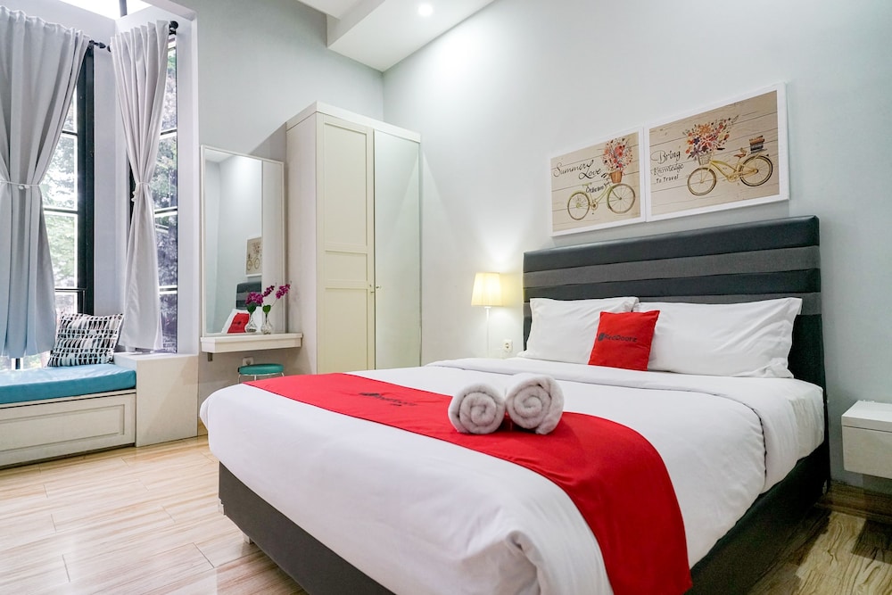 Reddoorz Premium Near Rs Pondok Indah 18/46