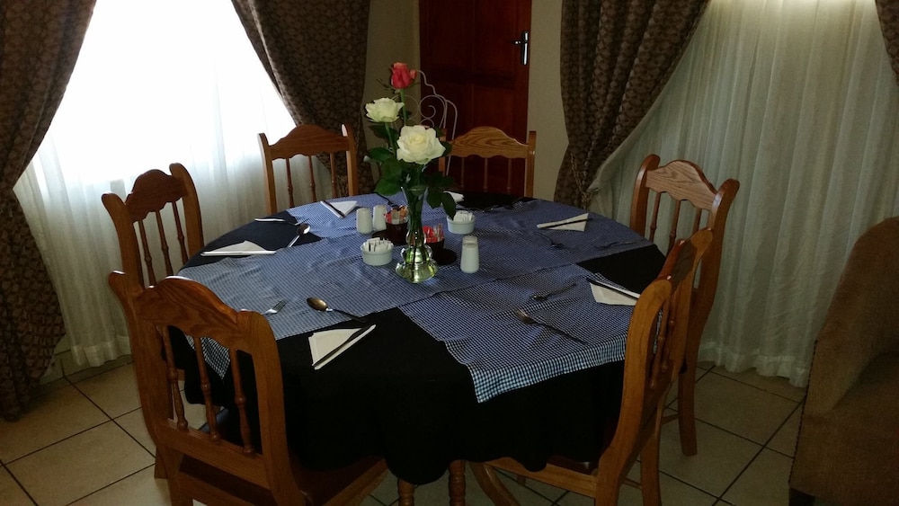 Country Blue Luxury Guest House 33/44