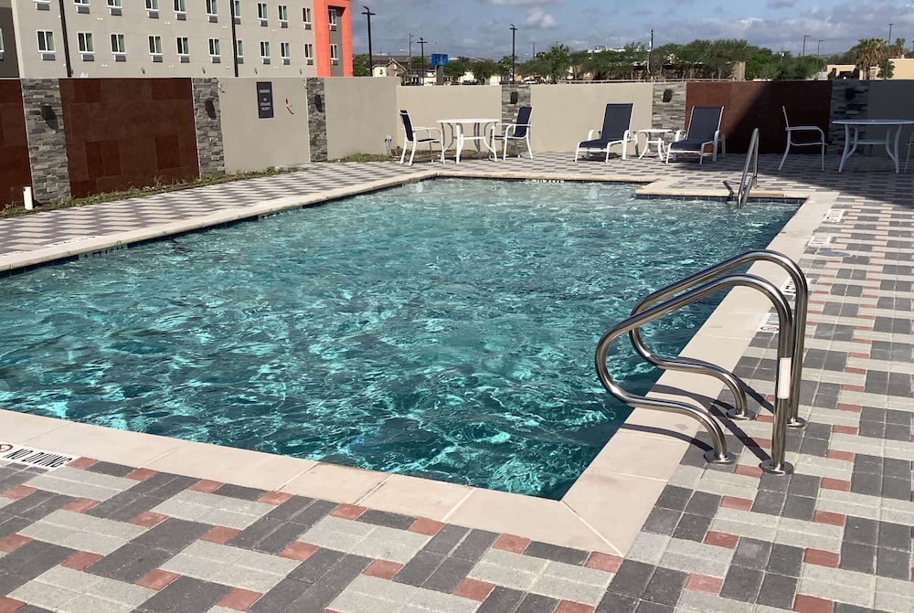 La Quinta Inn & Suites by Wyndham Corpus Christi Southeast 3/56
