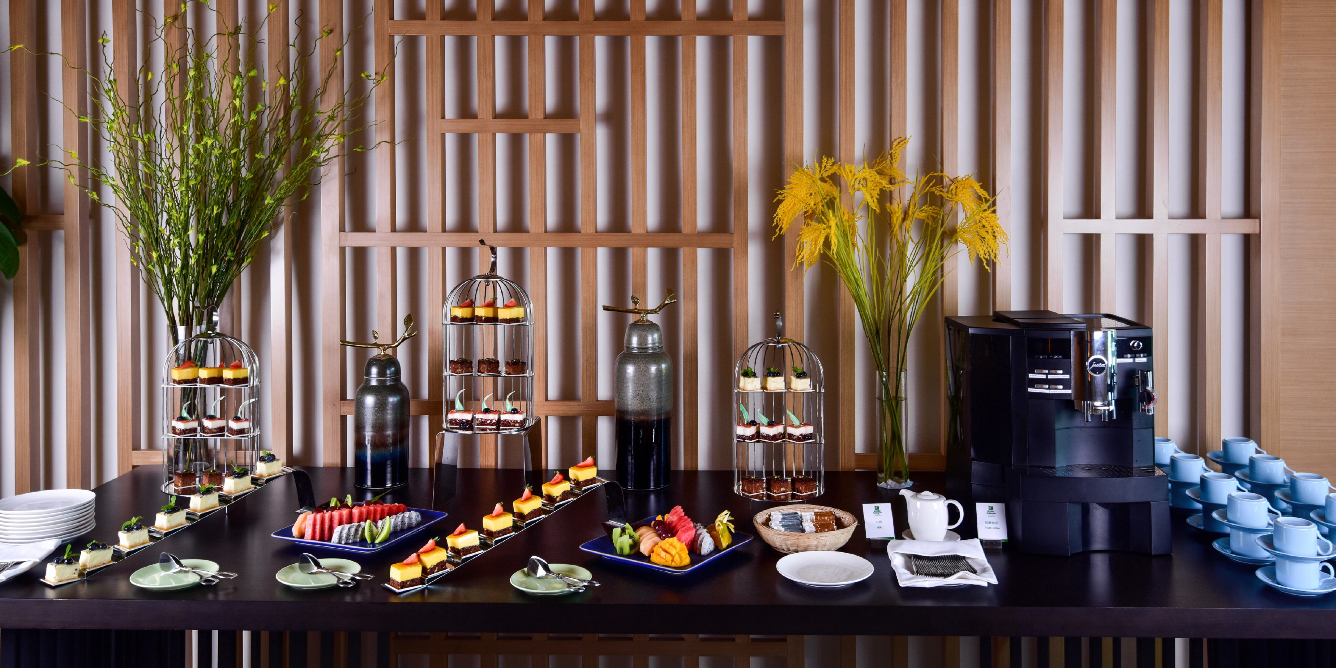 Holiday Inn Haikou West Coast 30/50