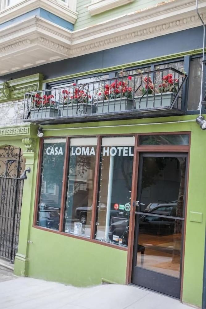 Casa Loma Hotel 4/58