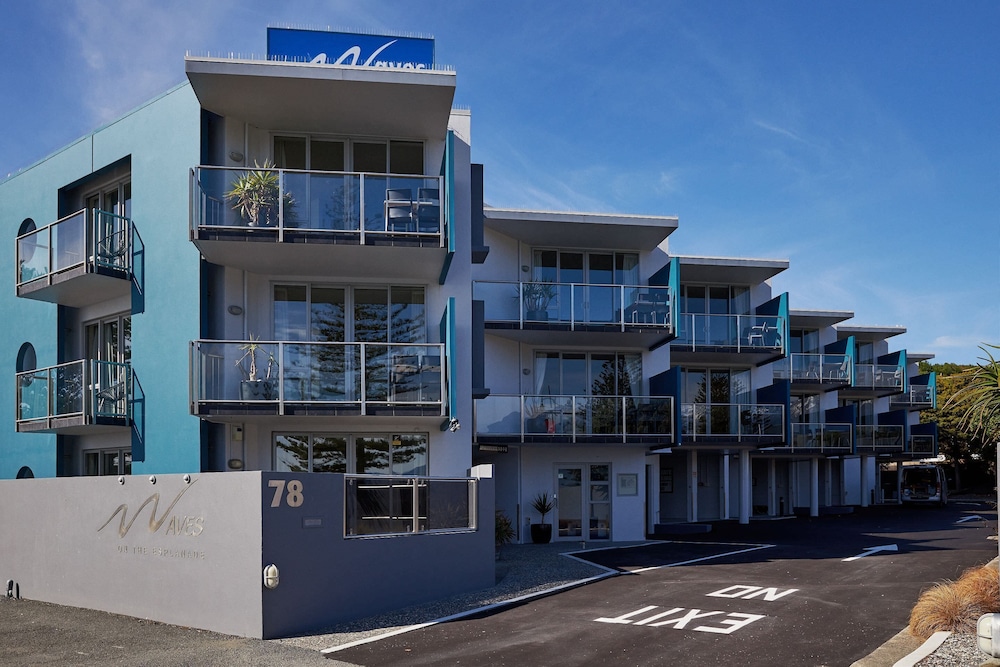 Waves On the Esplanade Apartments 1/48