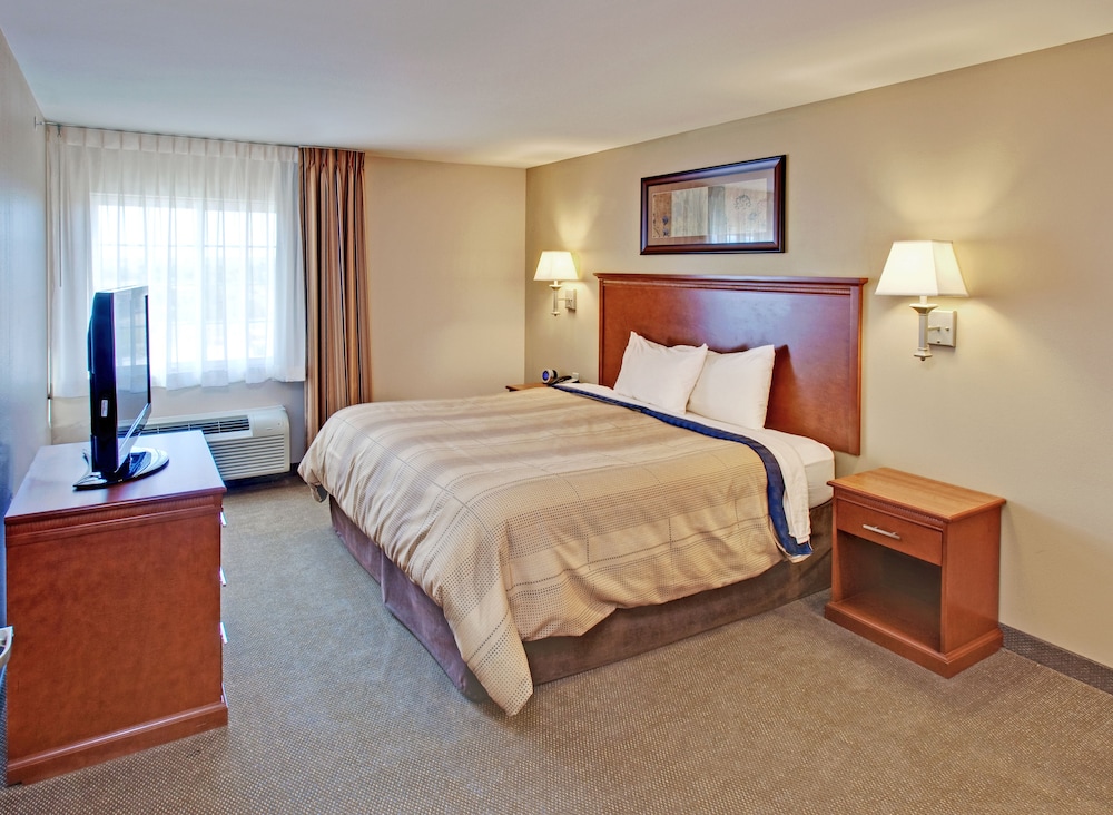 CANDLEWOOD SUITES WILLISTON 16/77