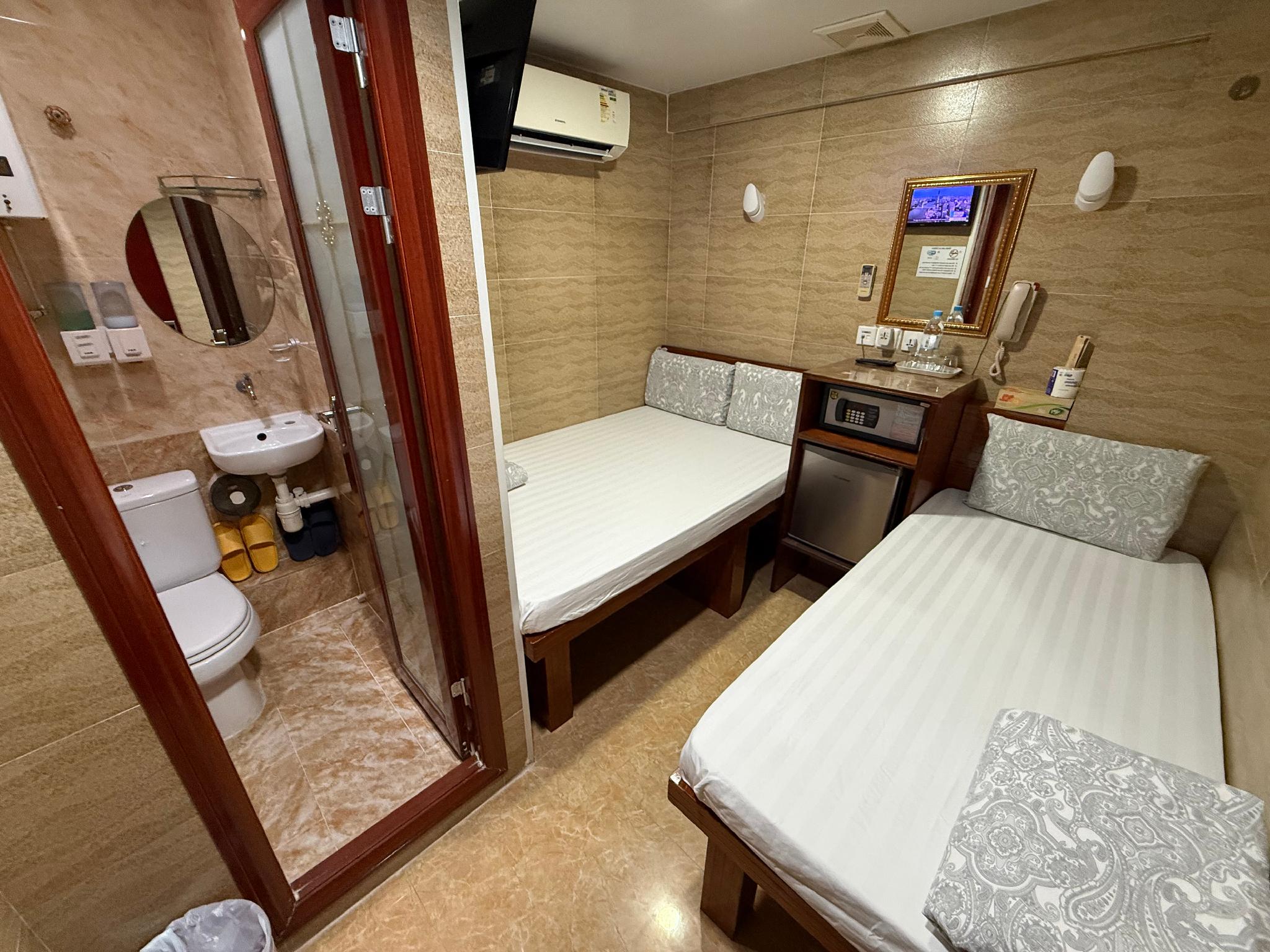 Valentine Guest House 29/50