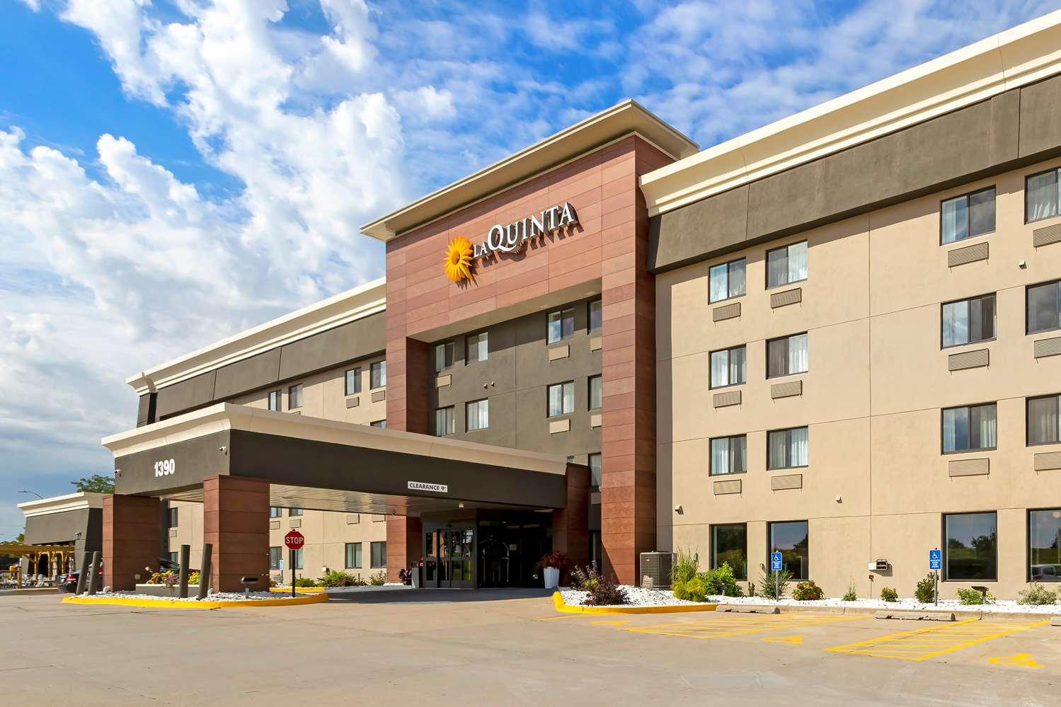 La Quinta Inn & Suites by Wyndham Des Moines West Clive 63/68