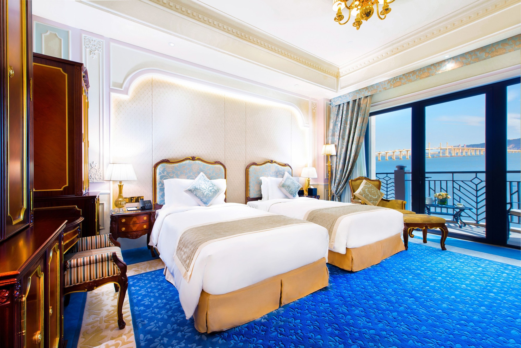 SUPERIOR, SEA VIEW, BALCONY