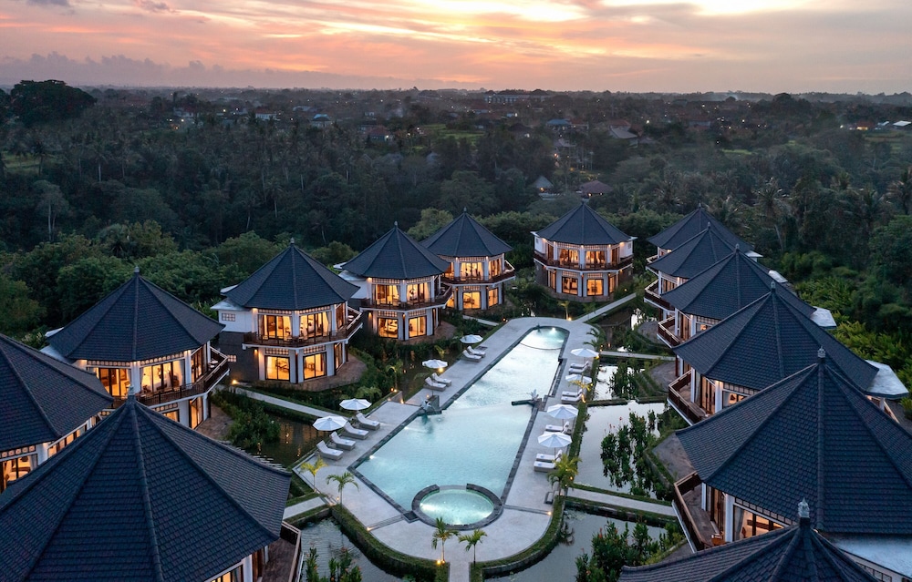 Swan Paradise A Pramana Experience 46/50