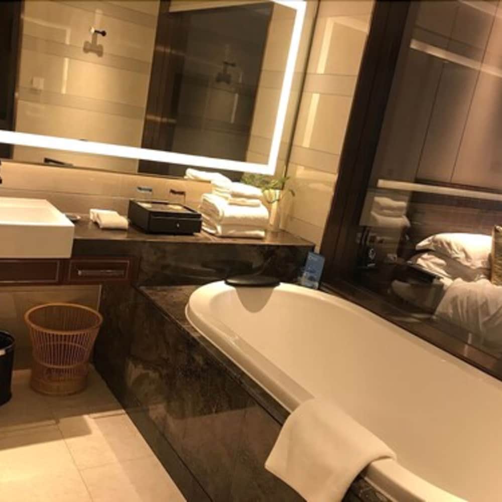Golden Eagle Summit Hotel Yancheng 93/98