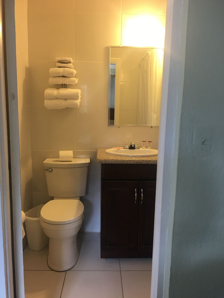 Coral Harbour Beach House And Villas 49/50